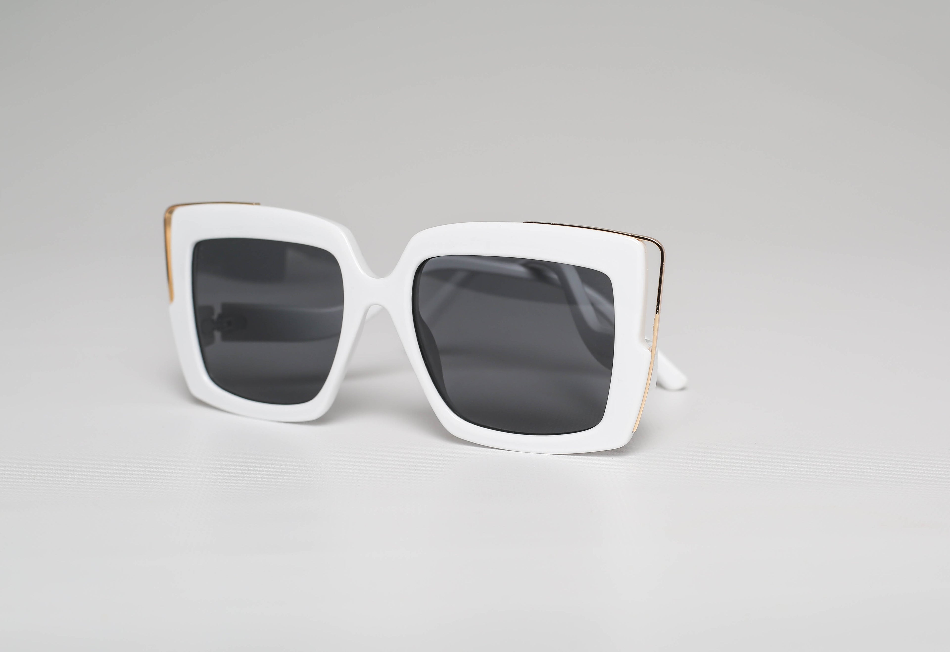 NEU B ( White )