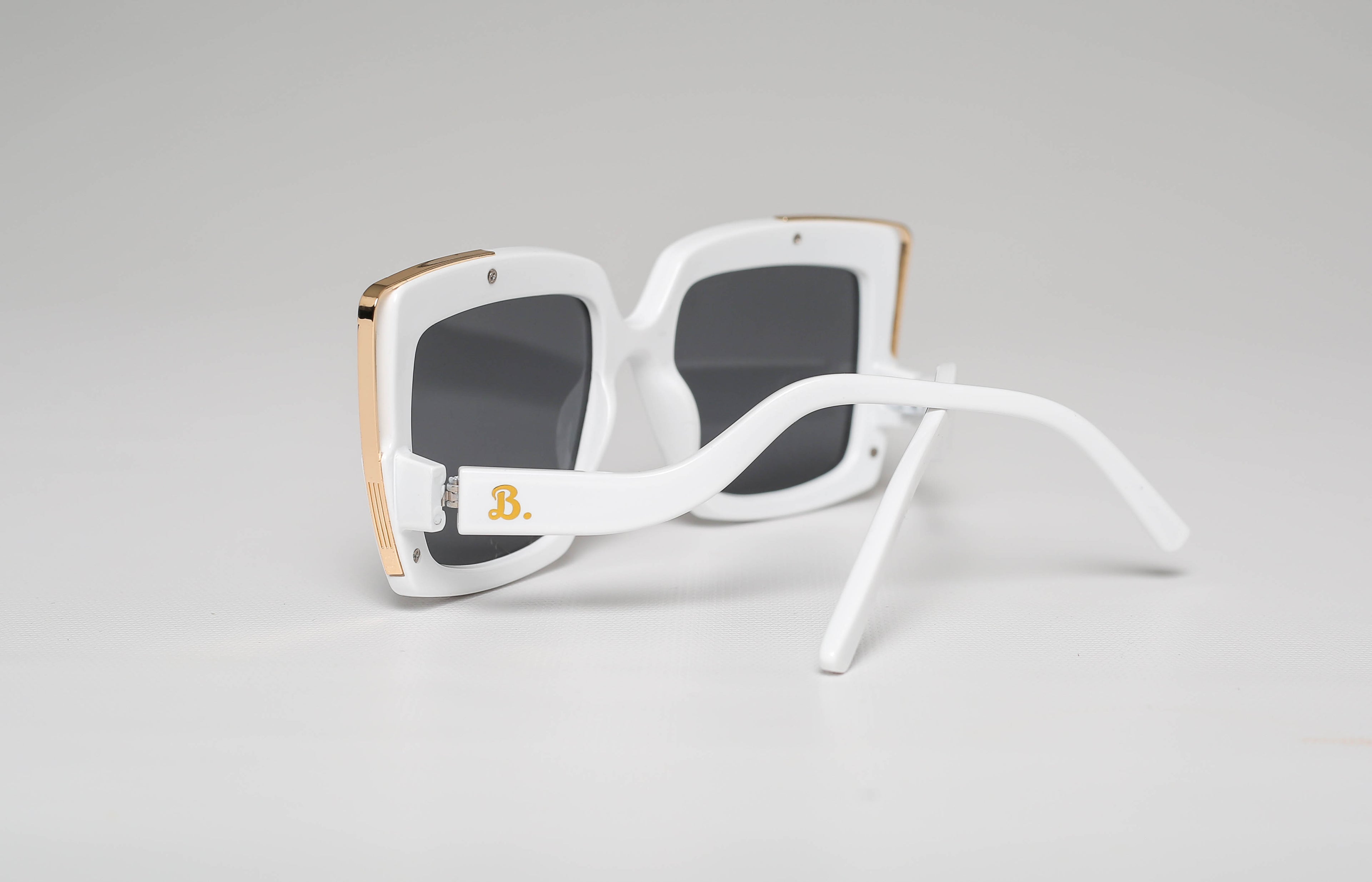 NEU B ( White )